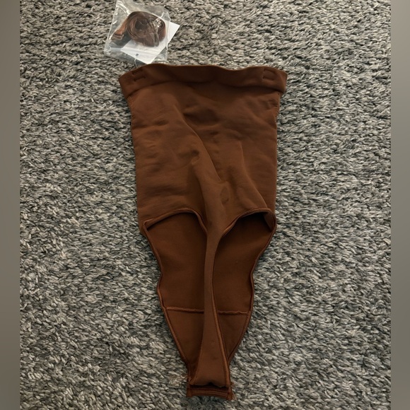 Skims Shapewear - Picture 2 of 5